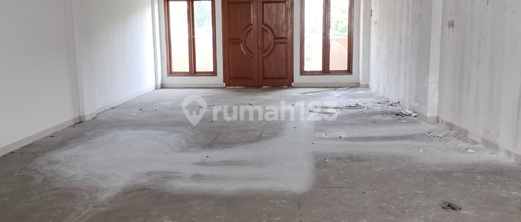 Tandem Shop House in Jelambar Pocket-Shaped Located on Main Road 1