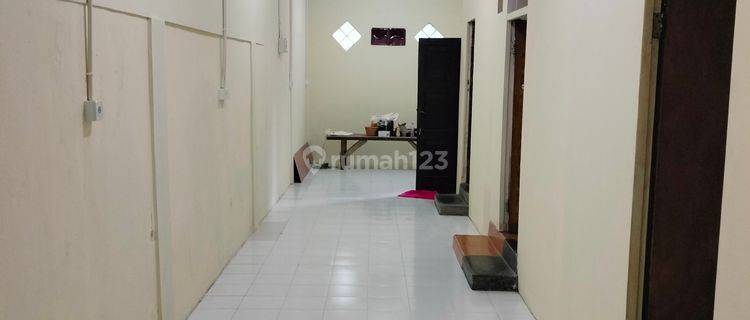 Rumah Murah 2 Lantai Rapi Baru Direnovasi  Ada 4 Kamar Terletak Di Jembatan Dua 1