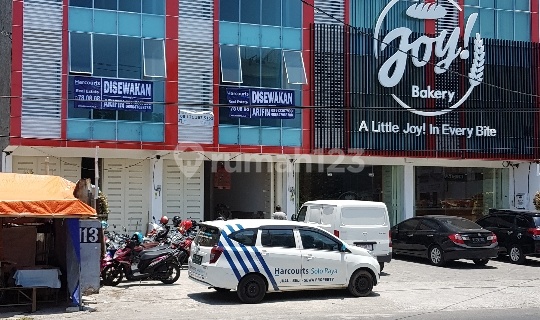 Strategic 4-Story Shophouse in the City Center Near Solo Paragon Mall 1