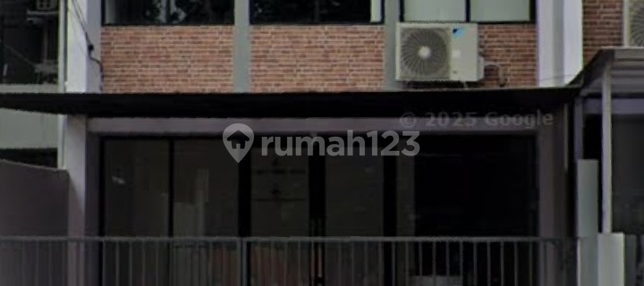 For rent: 2-story shop house, good condition, 89m2, spacious parking for 4 cars, located on main road near Pasar Minggu. 1