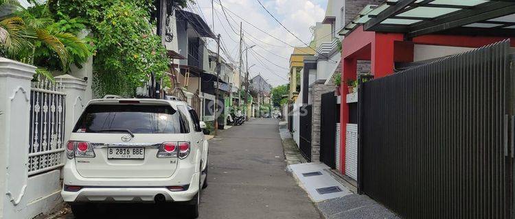 Disewa Rumah 2lt Luas 250m2 Akses 2mobil Cocok Gudang Atau Kantor Ditebet 1