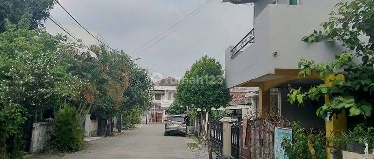 Jual Butuh Rumah Bagus 2 Lt Luas 200m2 Akses Jalan 2 Mobil di Karang Tengah Dekat Joglo Jakbar  1