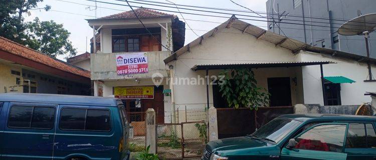 Disewakan rumah pinggir jalan cocok untuk tempat usaha dekat dengan pasar dan pemukiman warga  1