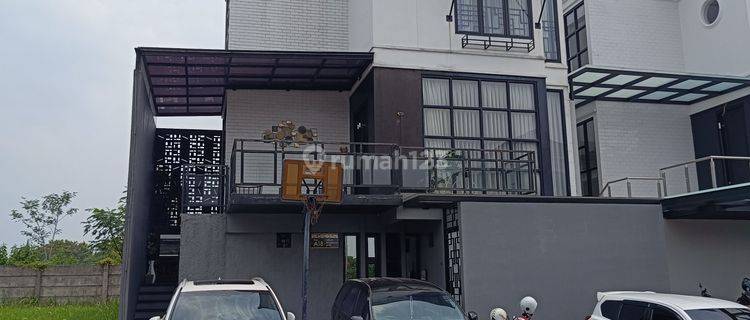 Dijual Rumah Mewah siap Huni Ada rooftop,mini studio Dan kolam renang  1