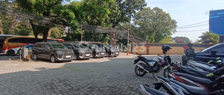 For Rent: 3-Story Shop House in Pajajaran 1
