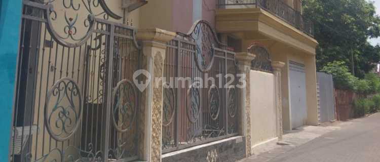 FOR SALE 3-story house next to Jl. WR Supratman, Situbondo 1