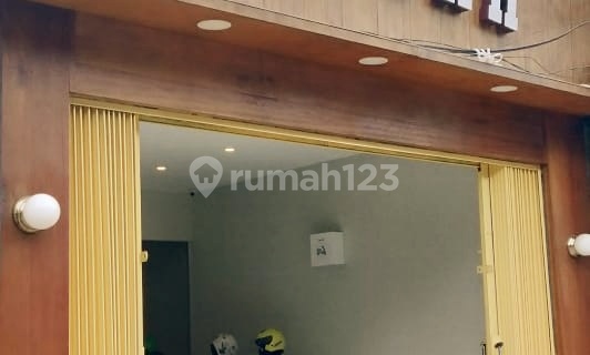 For Rent: Strategically located shop house on Jl. Hayam Wuruk 1