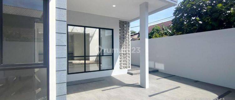 Rumah Baru Modern Minimalis di Taman Holis Indah Kopo 1