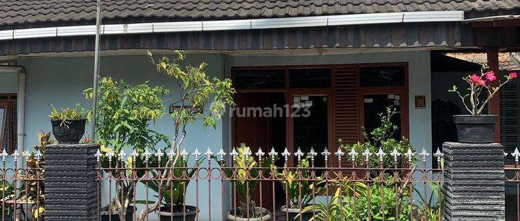 Rumah Hitung Tanah Bawah Njop Di Komplek Riung Dekat Sekolah 1