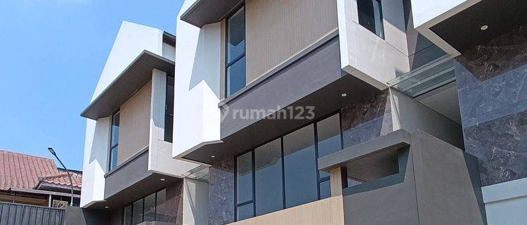 Rumah 3 Lantai Baru Setraduta Minimalis Luxury 1