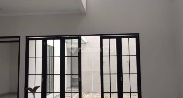 Rumah baru 2 lt luas dan modern di cluster Batununggal Indah 1