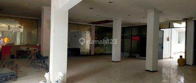 Disewakan Ruang Usaha Besar Luas Di Mainroad Sudirman 1