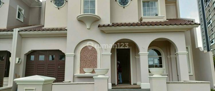 Jual cepat rumah cantik  2 lantai di alam sutera  1