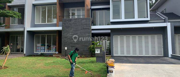 Rumah Mewah Besar di Orlanda Alam Sutra 1