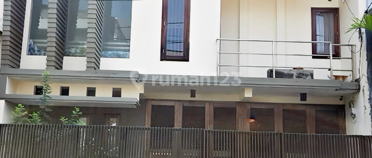 3-Storey House 8 Meters Wide in Kelapa Nias Kelapa Gading, Large & Strong Building, Negotiable Price Until Deal 1