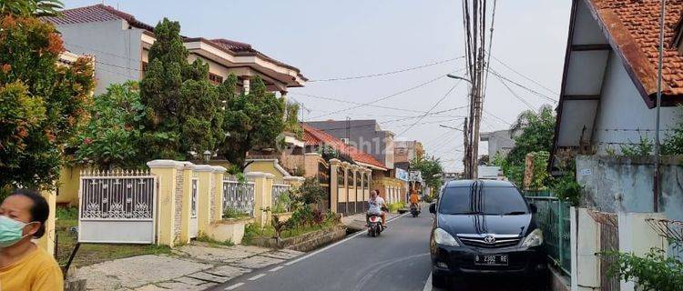 Ruang Usaha atau rumah kontrakan, masing2 seluas 40 M2, model paviliun. 1