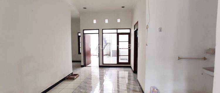 Rumah 1.5 Lantai Taman Kopo Indah 3  1