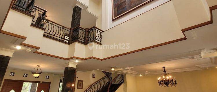 Turun Harga Rumah 2 Lantai Bagus di Setra Duta, Bandung 1