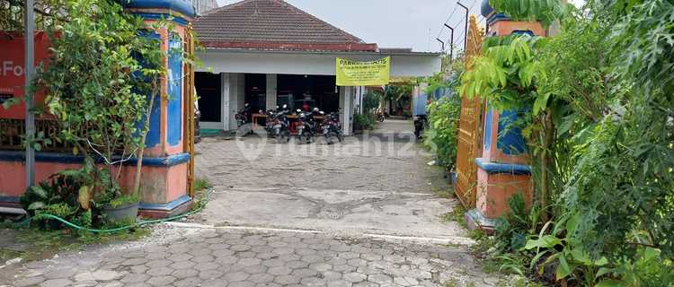 For Sale: Spacious, Very Strategic Land for Boarding House in Timoho 1