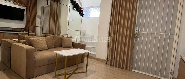 Jual Cepat Rumah 2 Lt Furnished Cakep Siap Huni di Martinez 1