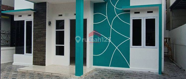 Rumah Terawat Halaman Full Keramik, Pontianak Kota di Ampera 1