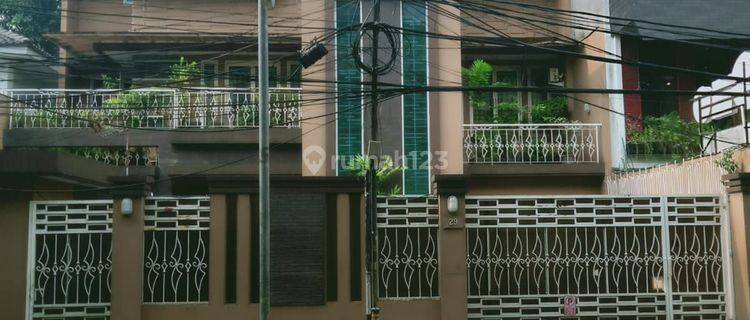 Rumah mewah 3 lantai di Gandaria Jakarta Selatan 1