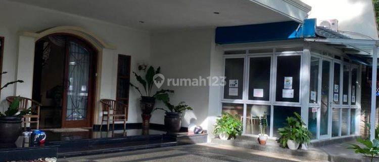 Rumah Bagus Semi Furnished LUX lokasi Strategis di Kota Bandung 1