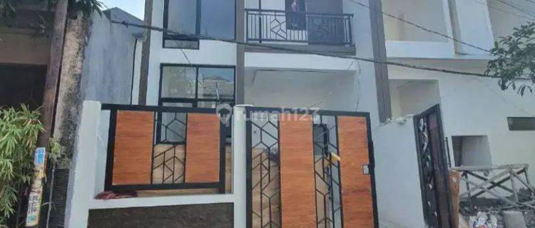 Rumah baru di Semolowaru 2 Lantai SHM 1