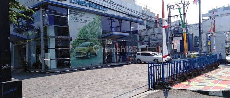 Dijual eks Showroom mobil di Pusat Kota 1