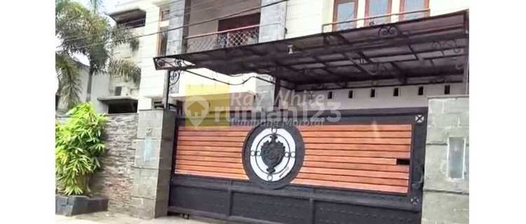 Luxury House with Swimming Pool in Pahoman, Bandar Lampung 1