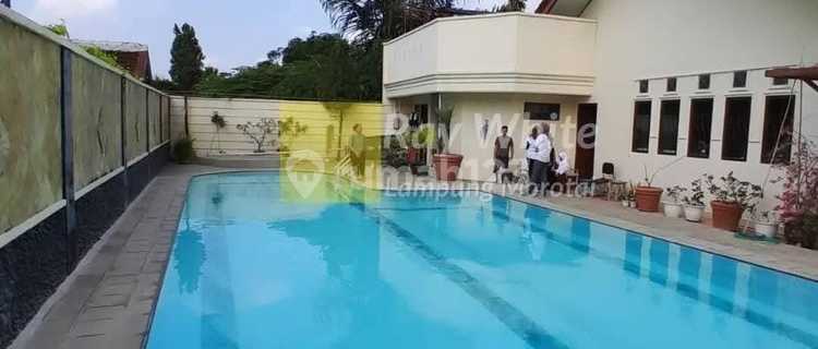 Luxury House Rental with Swimming Pool in Pahoman, Bandar Lampung 1