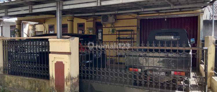 Dijual Rumah Pertigaan Jalan P.E.M. Nur 1