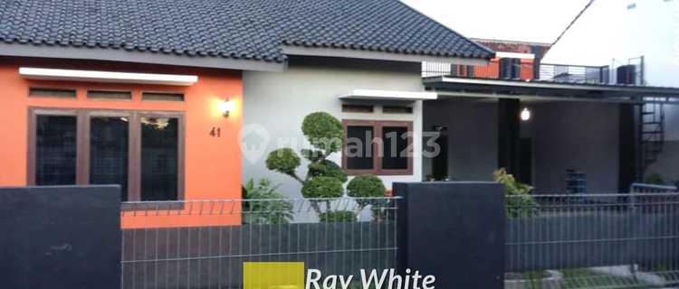 Dijual Rumah Modern dengan tanah dan Taman yang luas yk 1