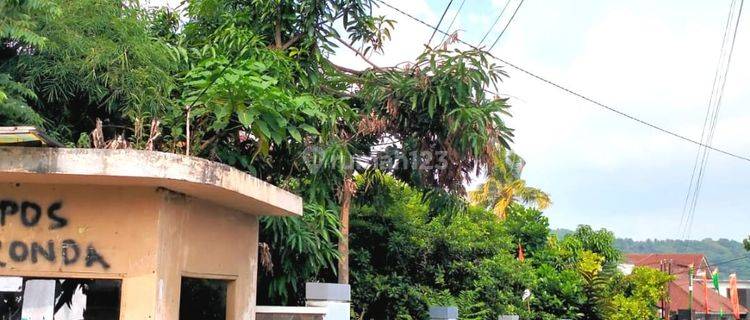 Dijual Rumah Dengan Halaman Luas lin 1