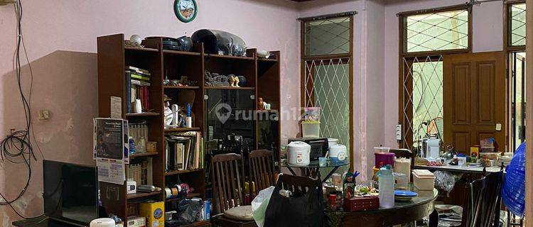 Rumah Bagus Unfurnished SHM Jalan Sariwangi, Bandung 1