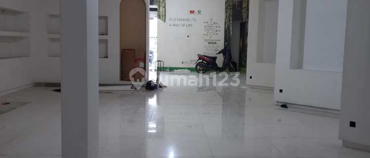 Nice Ready-to-Use Shop House on Mainroad Dago Bandung 1