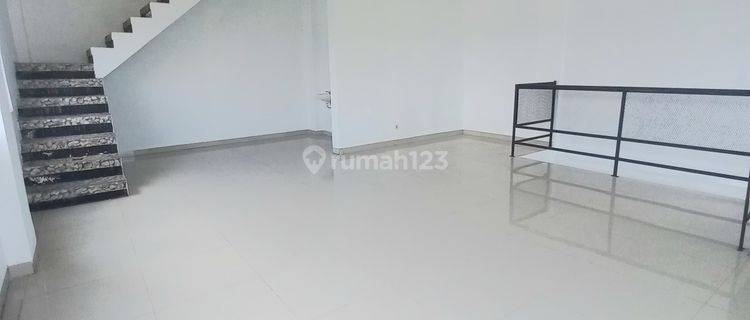 Ruko 3.5 lantai Bagus 270 m2 SHM Mainroad Sayap Riau, Bandung 1