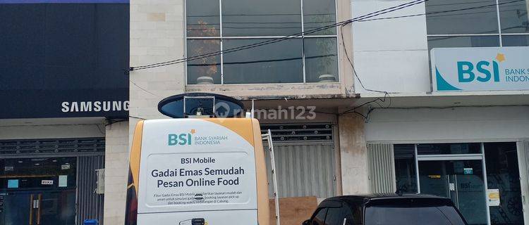 3-storey shophouse in Mahendradata, Denpasar city center 1