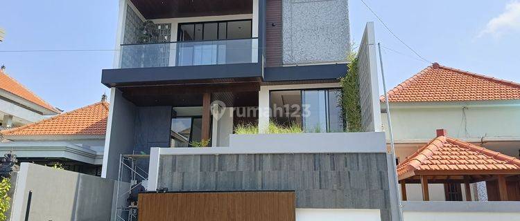 Rumah Luxury Modern Di Pusat Kota Dekat Ke Canggu 1