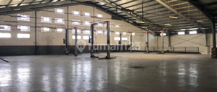 Building Former Showroom and Car Workshop on West Gatot Subroto Street 1