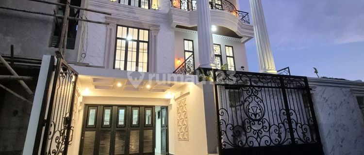 Kumala Makassar Luxury House with Free Kitchen Set. Type 315m2. Size 9x16. 1