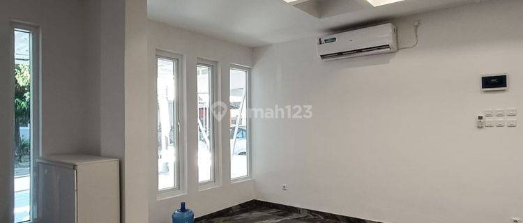 Rumah 2 Lantai Baru Free Furnished Ac. SHM di Jalan Monginsidi Makassar 1