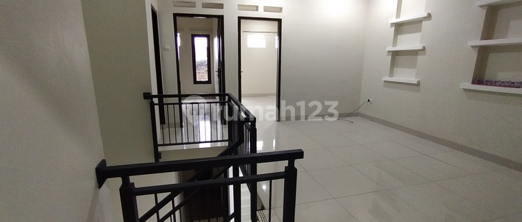 Nice Minimalist Style House in the Cool Sarijadi Area 1