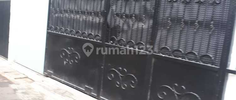 Rumah 3 Lantai SHM Dekat Universitas di Kebon Jeruk, Jakarta Barat 1