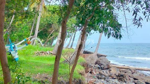 Beachfront land 1100m²  1