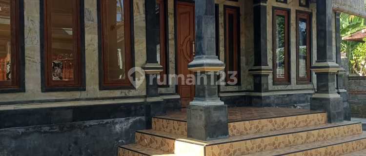 Rumah 3 Bedrooms Halaman Luas Anturan Dekat Lovina Buleleng Bali 1