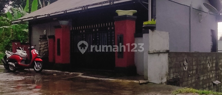 200m² House Plus Small Roadside Shop in Wanagiri 1