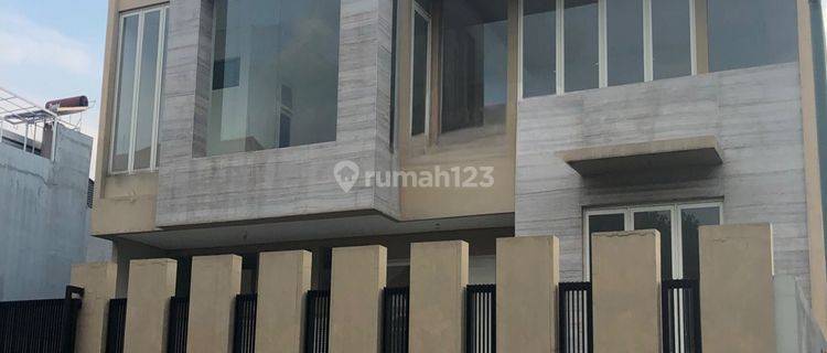 Rumah Minimalis Modern Citraland Terdekat Menuju Pakuwon Indah , Graha Family 1