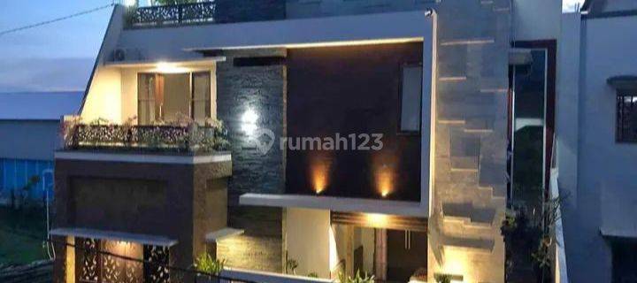 DIJUAL RUMAH MEWAH 3 LANTAI SIAP HUNI DI DENPASAR SELATAN  1