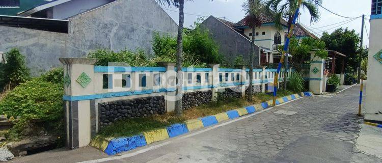 TANAH HOOK TAMPAK 2 MUKA DEKAT LUWES KARTASURA DEKAT RS KARIMA UTAMA DEKAT BANDARA DEKAT TOL SIAP BANGUN KAWASAN PADAT PENDUDUK COCOK UNTUK HUNIAN ATAU USAHA PINGGIR JALAN !!! 1